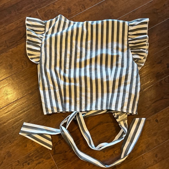 Wrap top ruffle arm holes striped crop - Picture 2 of 4